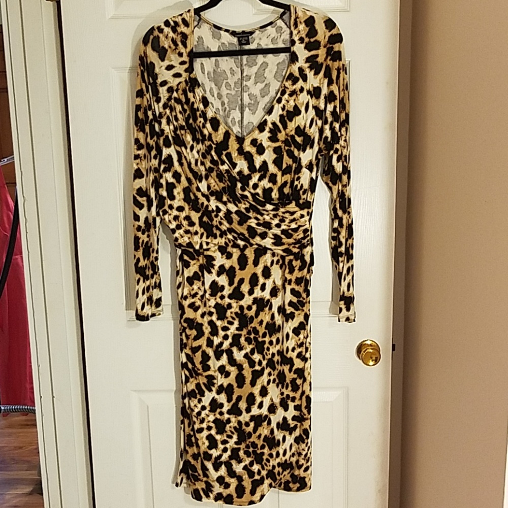 Leopard print body-con dress